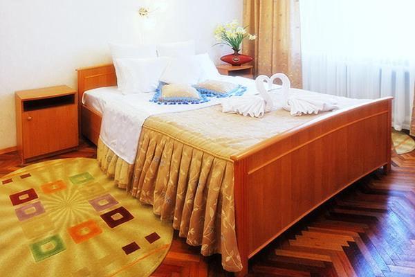 Profssoyuzny Hotel チェルニーヒウ エクステリア 写真